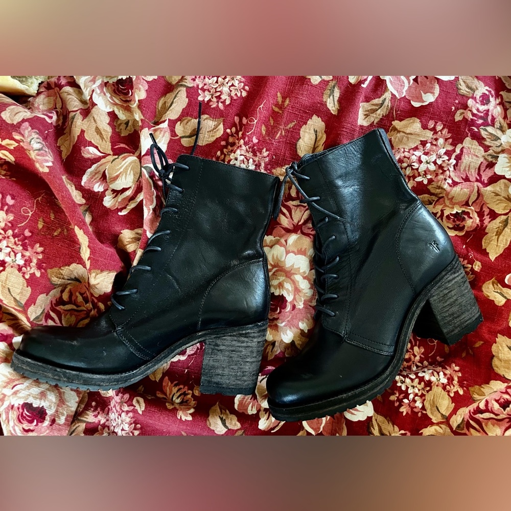 FRYE -Karen